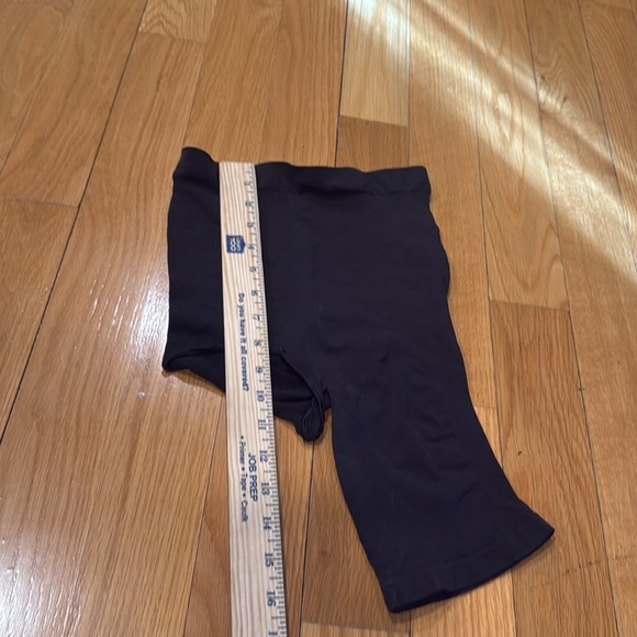 Skims black one leg shape wear size 2XL. - Picture 5 of 5